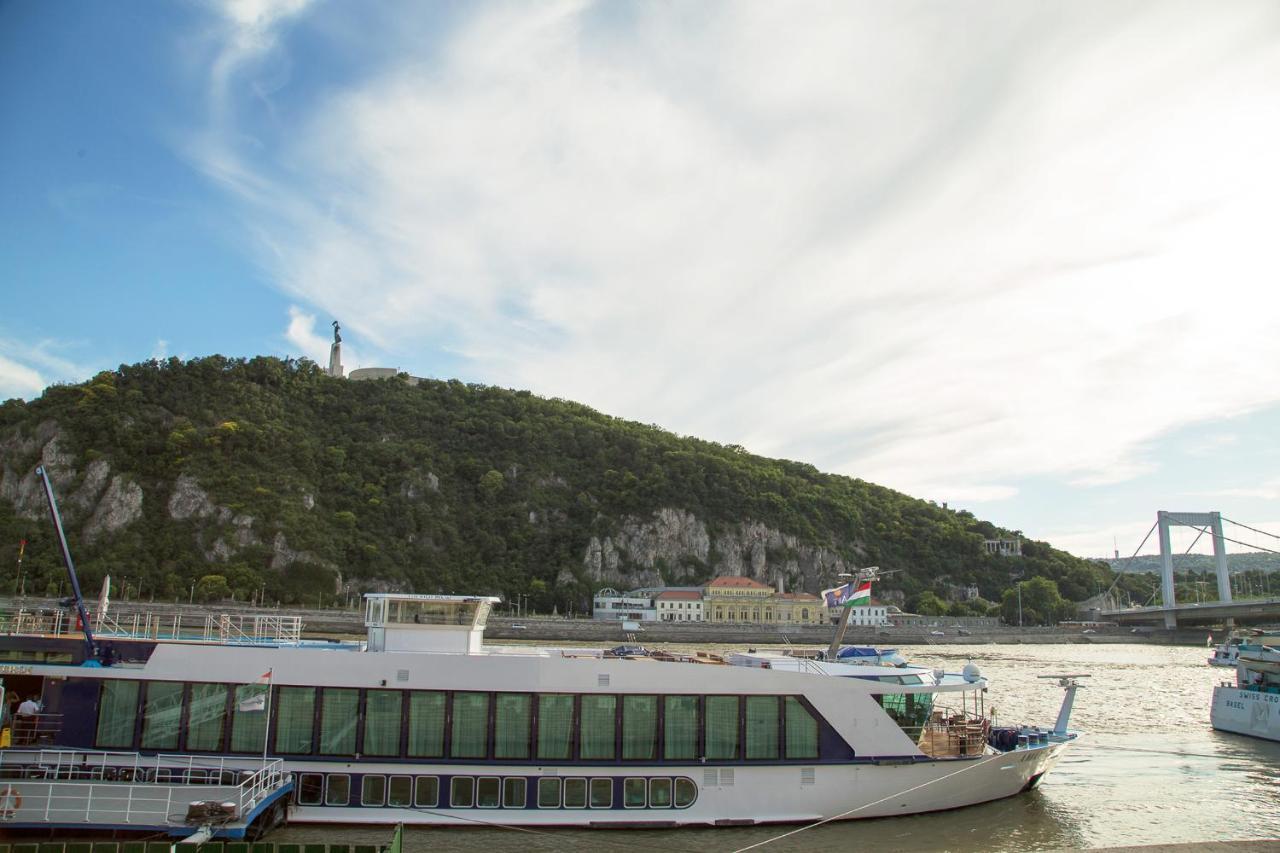 Pelicanstay At Riverside Danube Budapest Luaran gambar